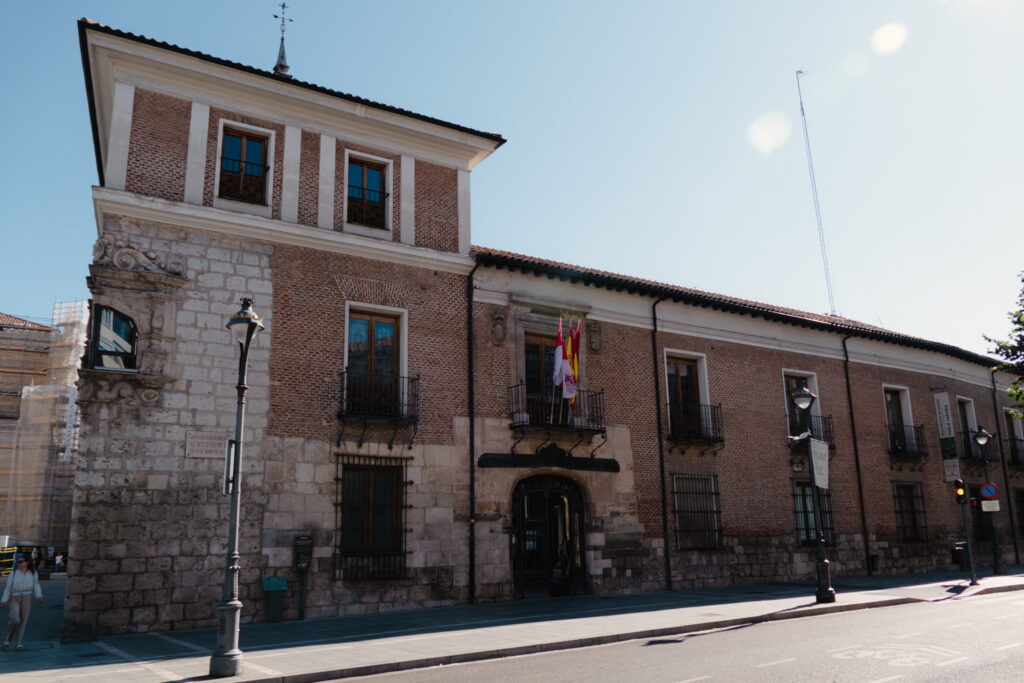 sala-exposiciones-palacio-pimentel-valladolid-1